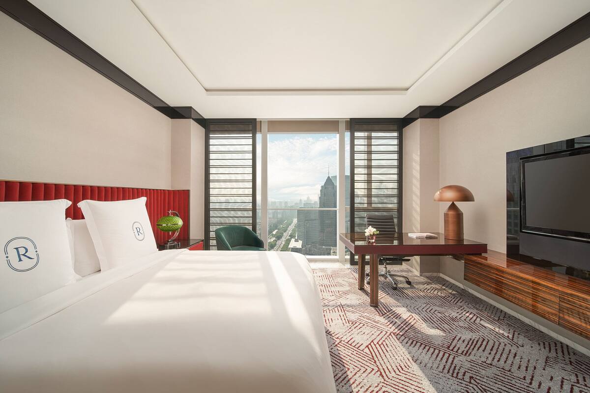 Premium bedding, down comforters, minibar, in-room safe
