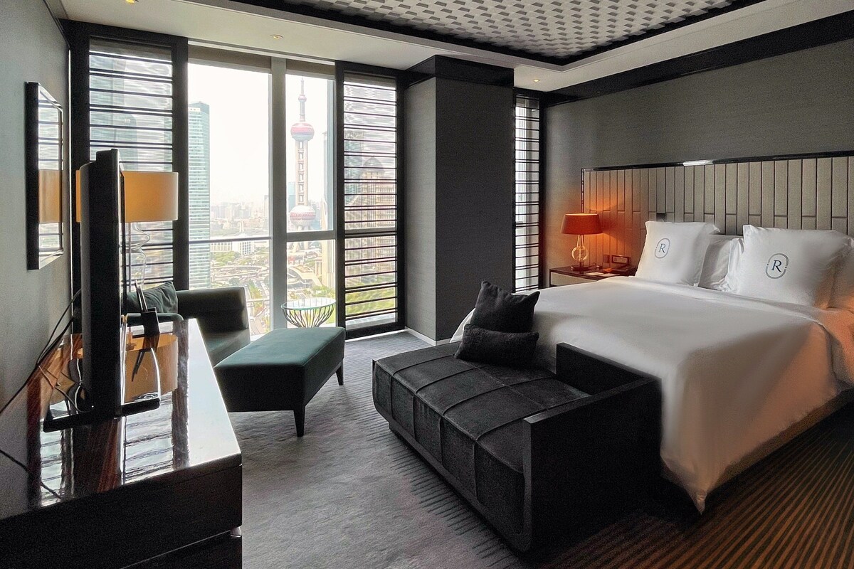 Suite, 2 Bedrooms (Pearl River View) | Premium bedding, down comforters, minibar, in-room safe