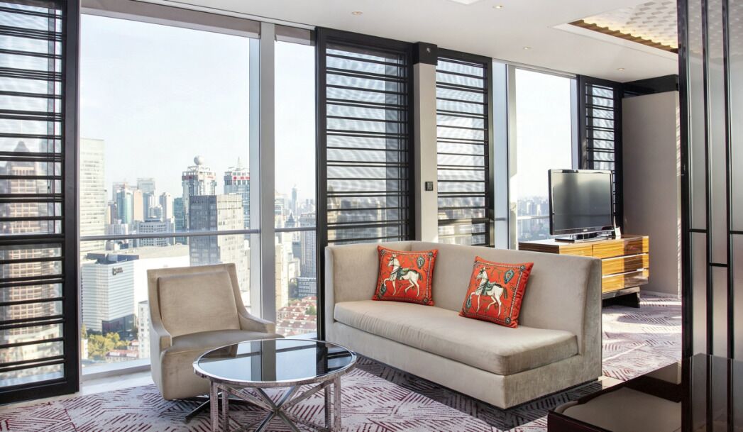 Suite – club, 1 kingsize-seng, byutsikt (Regent Club) | Sengetøy av topp kvalitet, dundyner, minibar og safe på rommet