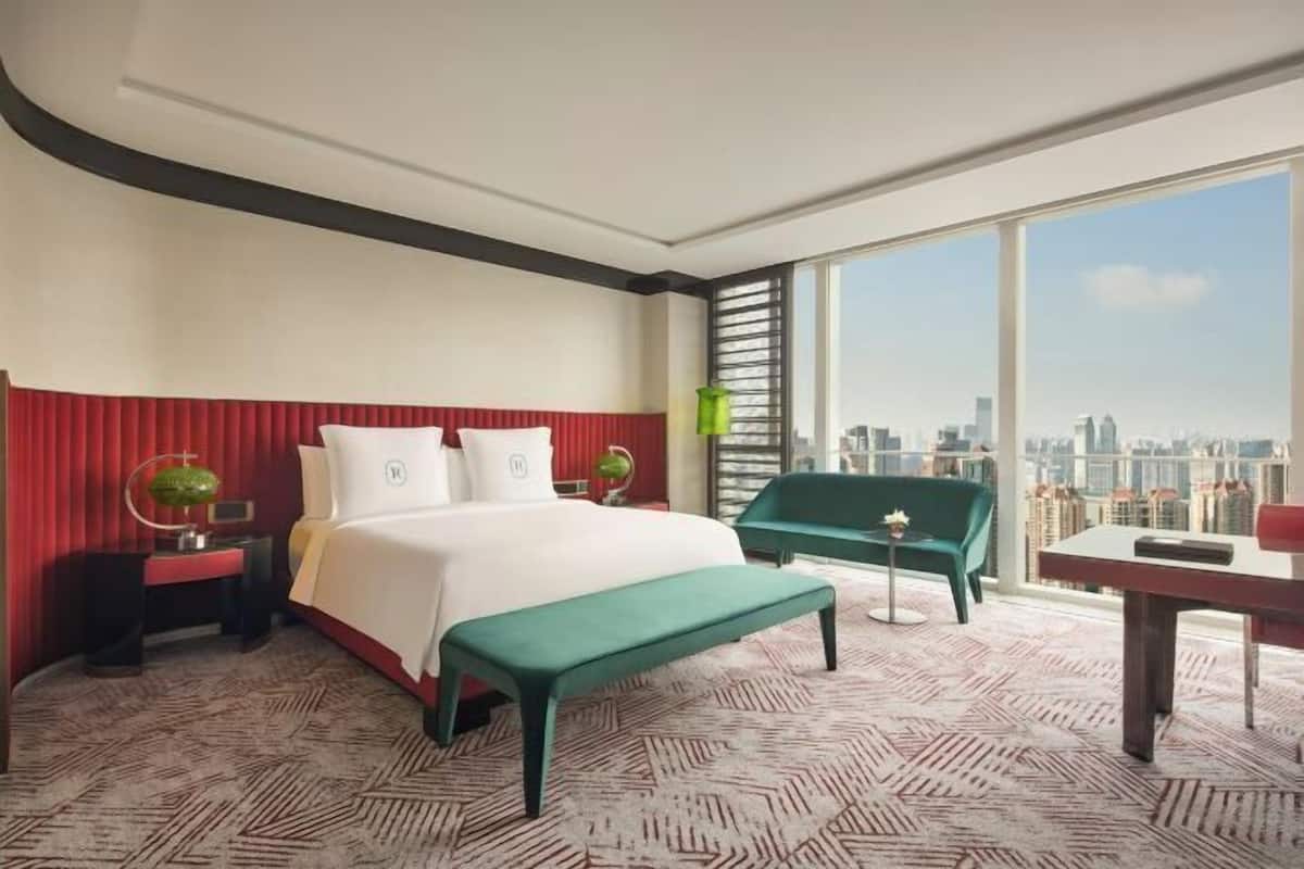 1 bedroom, premium bedding, down comforters, minibar