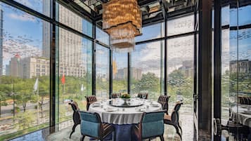 3 restaurantes, café da manhã, culinária italiana