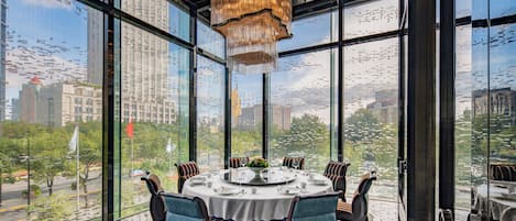 3 restaurants, serveren ontbijt, lunch, diner, Italiaanse gerechten