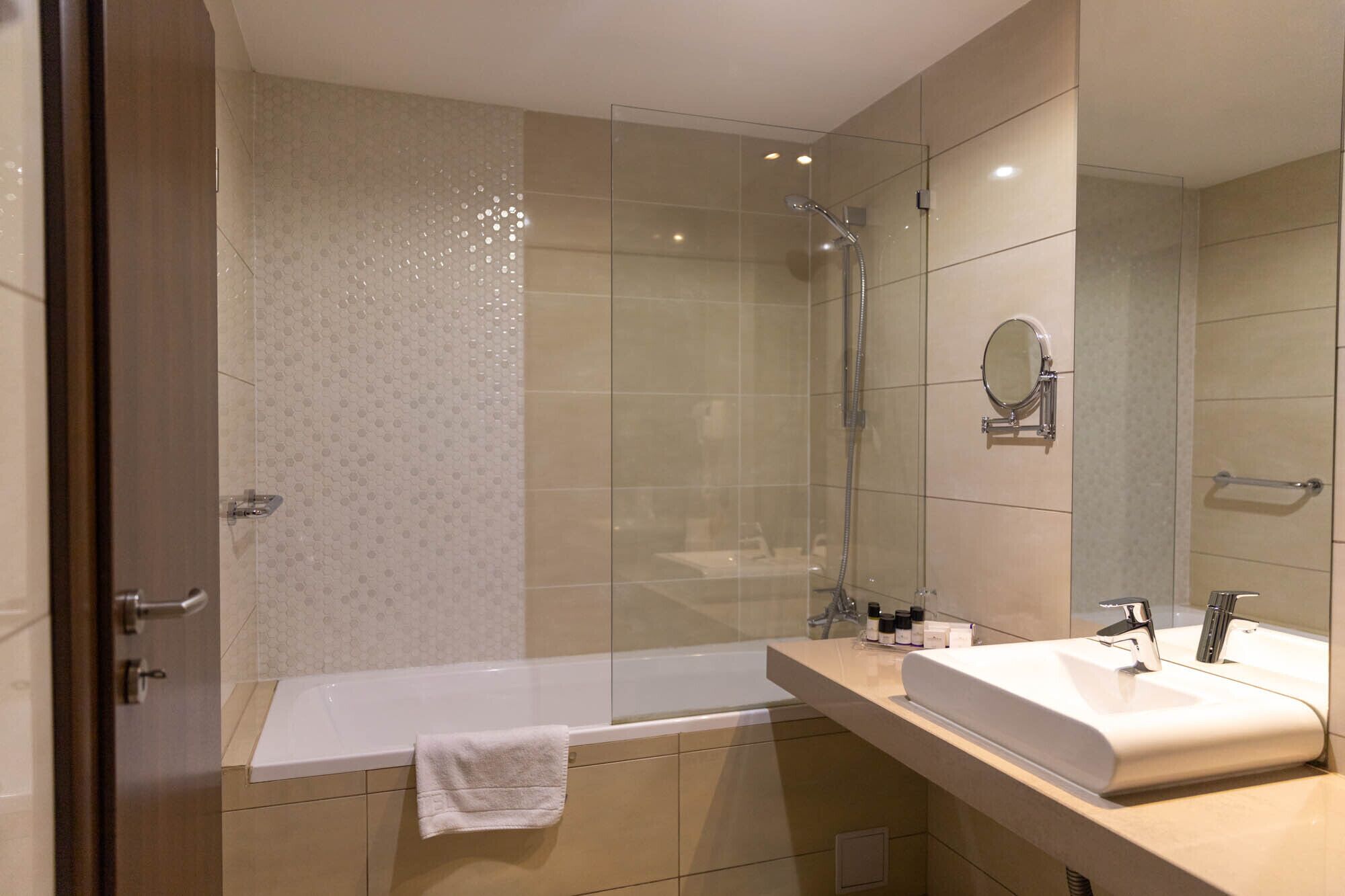 deluxe single room, 1 double bed | bathroom | hair dryer, towels