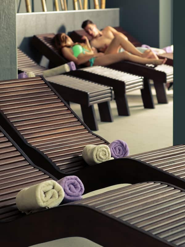 Couples treatment rooms, sauna, body treatments, aromatherapy