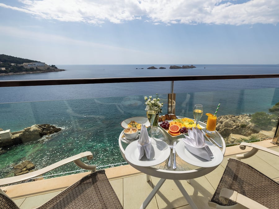 Executive Suite, 1 King Bed with Sofa bed, Sea View | Terrace/patio