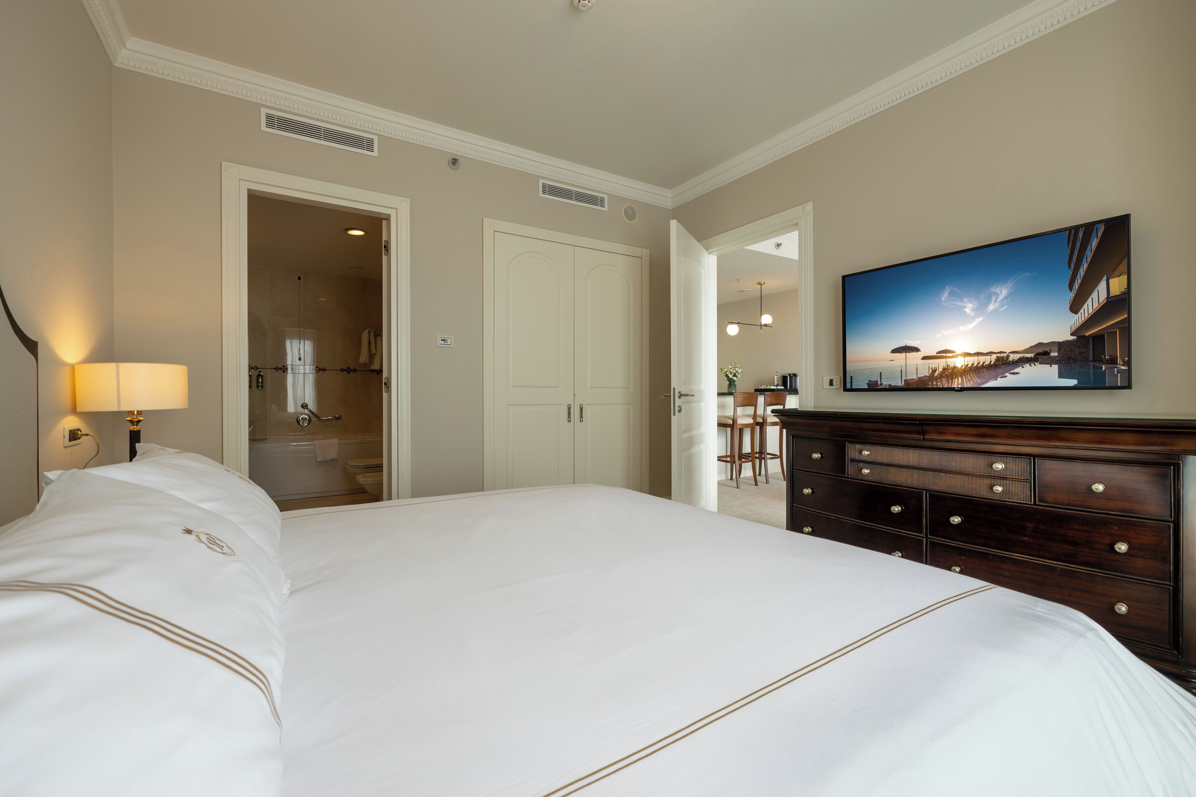 Premium bedding, minibar, in-room safe, desk
