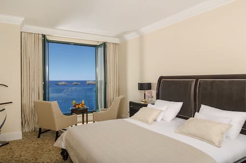 Premium bedding, minibar, in-room safe, desk