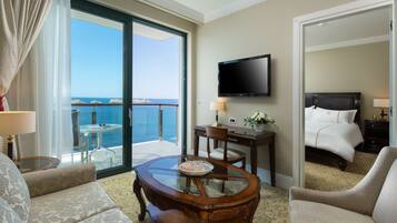 Televisión LCD de 140 cm con canales por satélite, una televisión