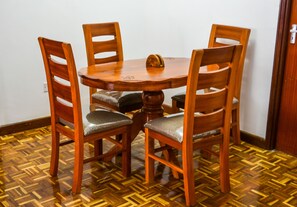 Apartment, 2 Schlafzimmer | Esszimmer