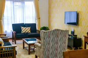 Apartment, 2 Bedrooms | Living area