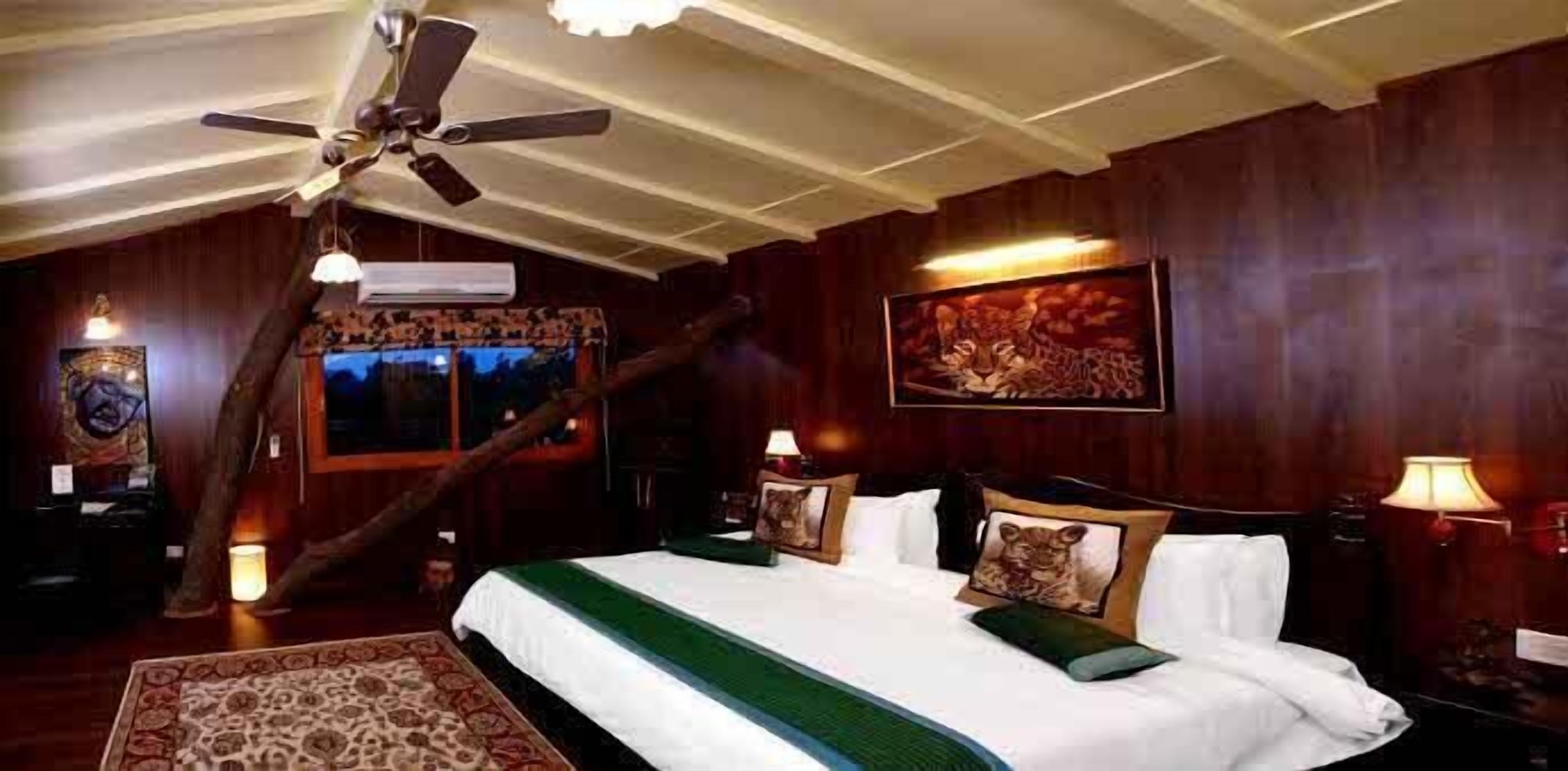 suite | premium bedding, individually furnished, desk, free wifi