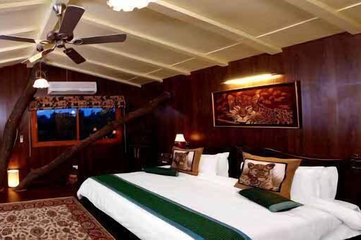 suite | premium bedding, individually furnished, desk, free wifi