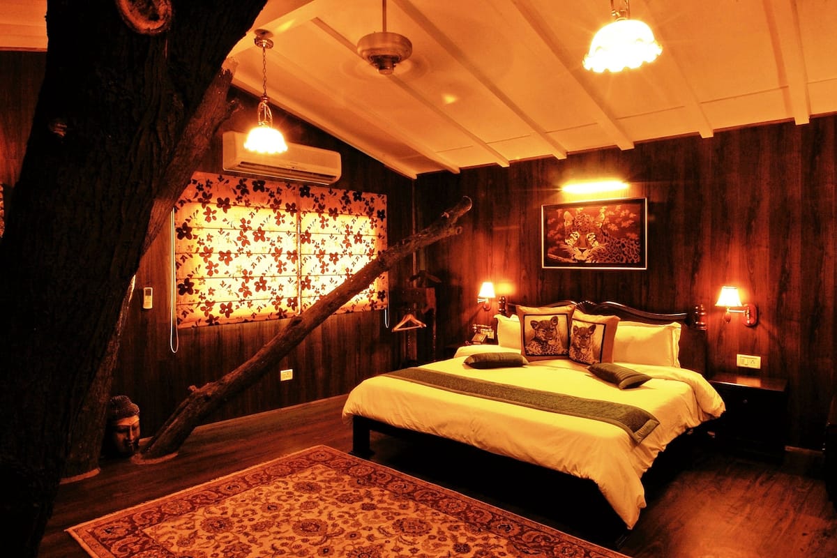 suite | premium bedding, individually furnished, desk, free wifi