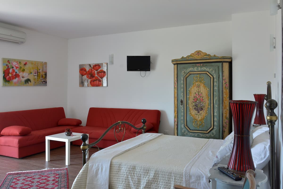 Basic Quadruple Room | Select Comfort beds, free cots/infant beds, rollaway beds, free WiFi