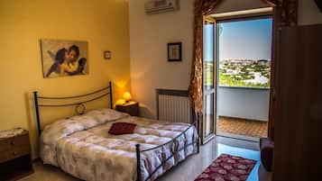 Premium bedding, desk, rollaway beds, free WiFi