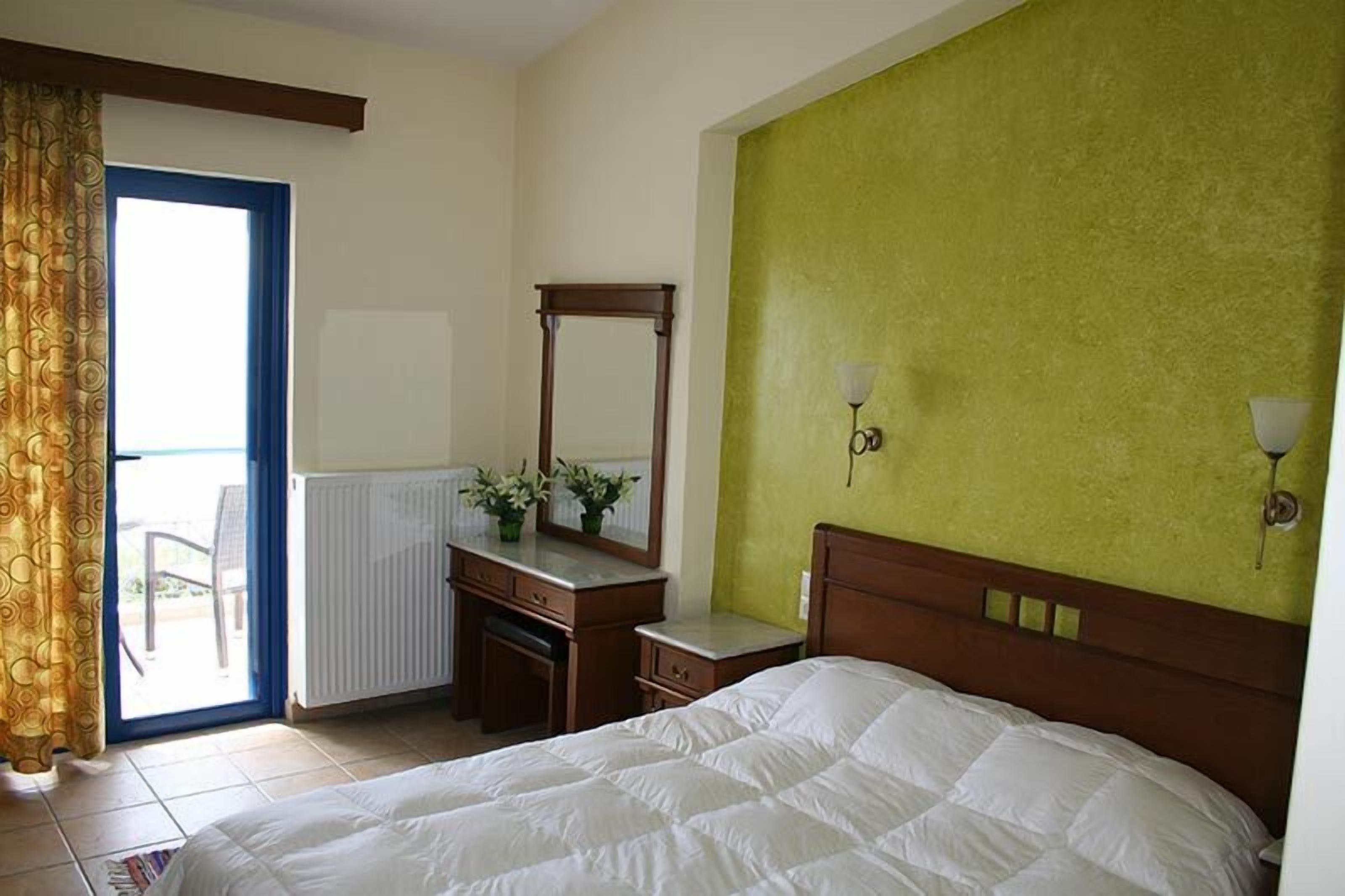 double room, sea view | blackout curtains, soundproofing, iron/ironing board