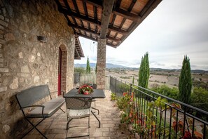 Suite Junior, 1 chambre, vue colline | Terrasse/Patio