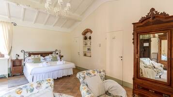 Junior suite | Luxe beddengoed, Select Comfort-bedden, een kluis op de kamer