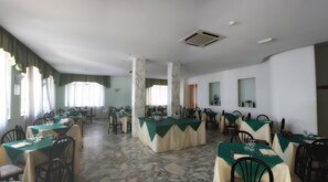 Breakfast, lunch and dinner served  - Hotel Quisisana (Chianciano Terme)
