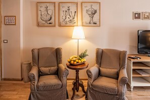 Premium bedding, minibar, in-room safe, desk - B&B Dvor Tacen (Ljubljana)