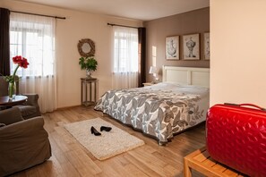 Premium bedding, minibar, in-room safe, desk - B&B Dvor Tacen (Ljubljana)