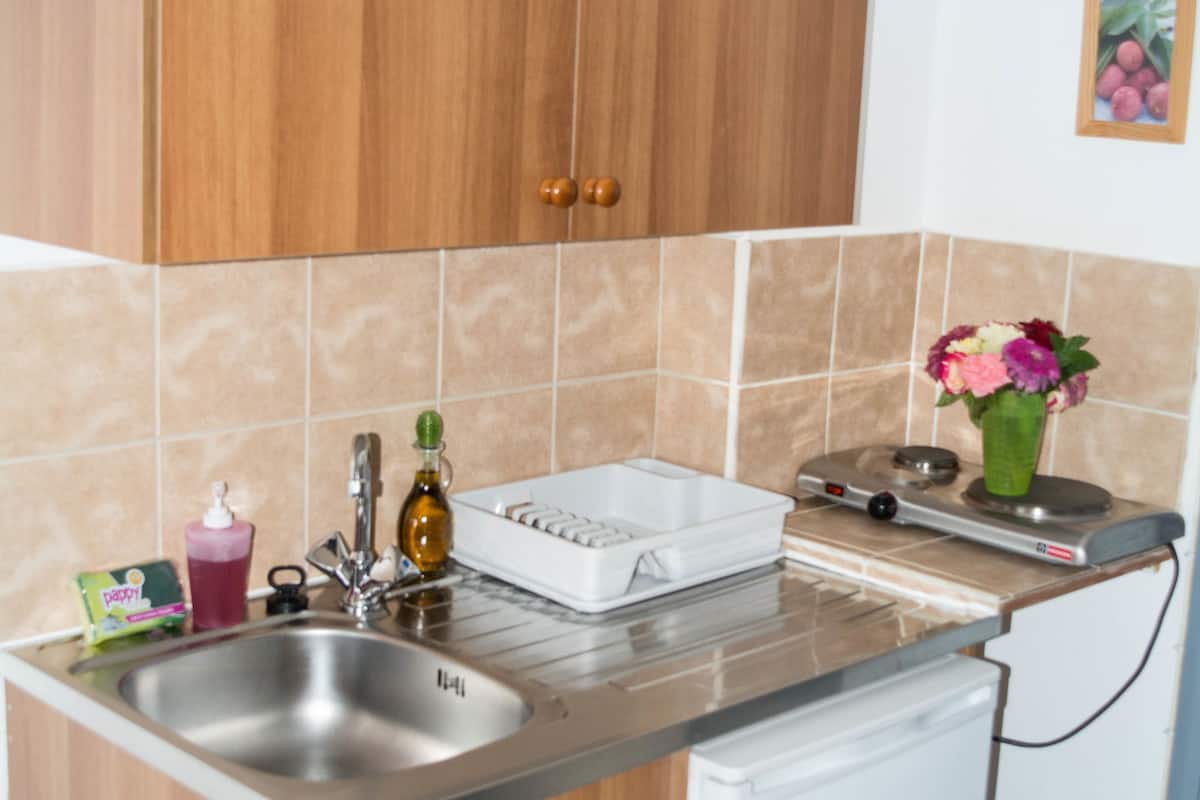 studio, sea view | private kitchenette | fridge, coffee/tea maker, electric kettle