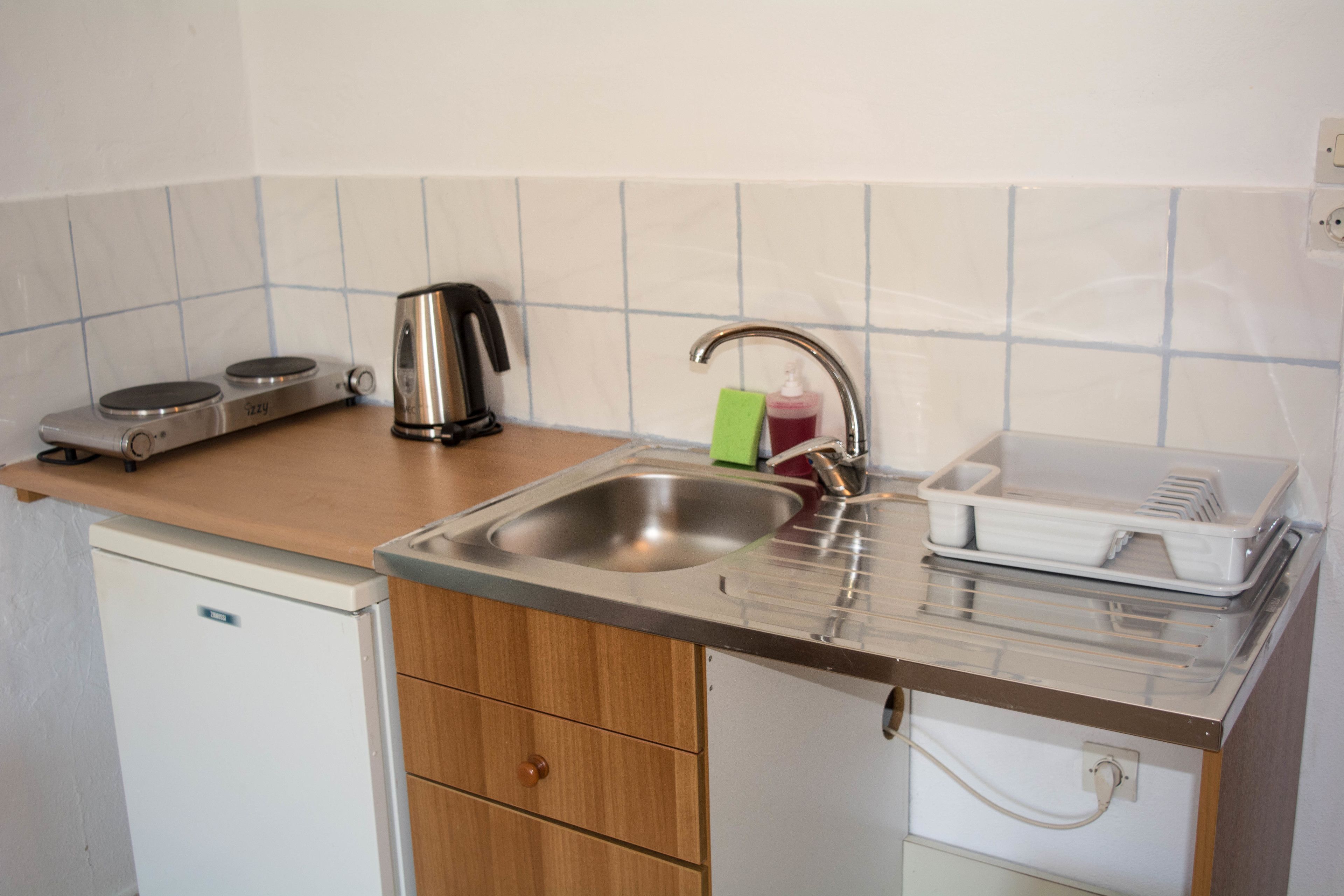 studio (triple) | private kitchenette | fridge, coffee/tea maker, electric kettle