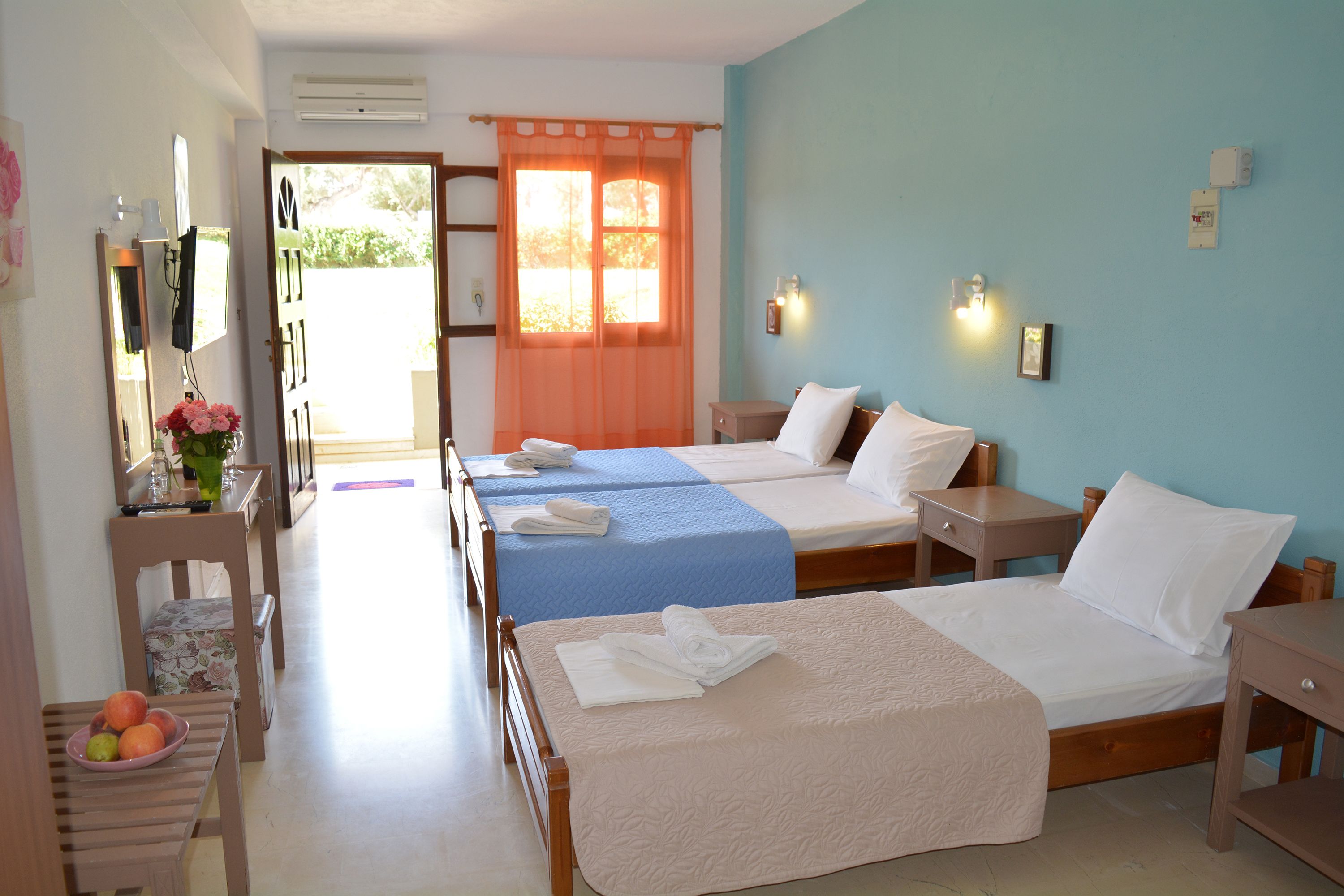 studio (triple) | soundproofing, free cots/infant beds, free wifi, bed sheets