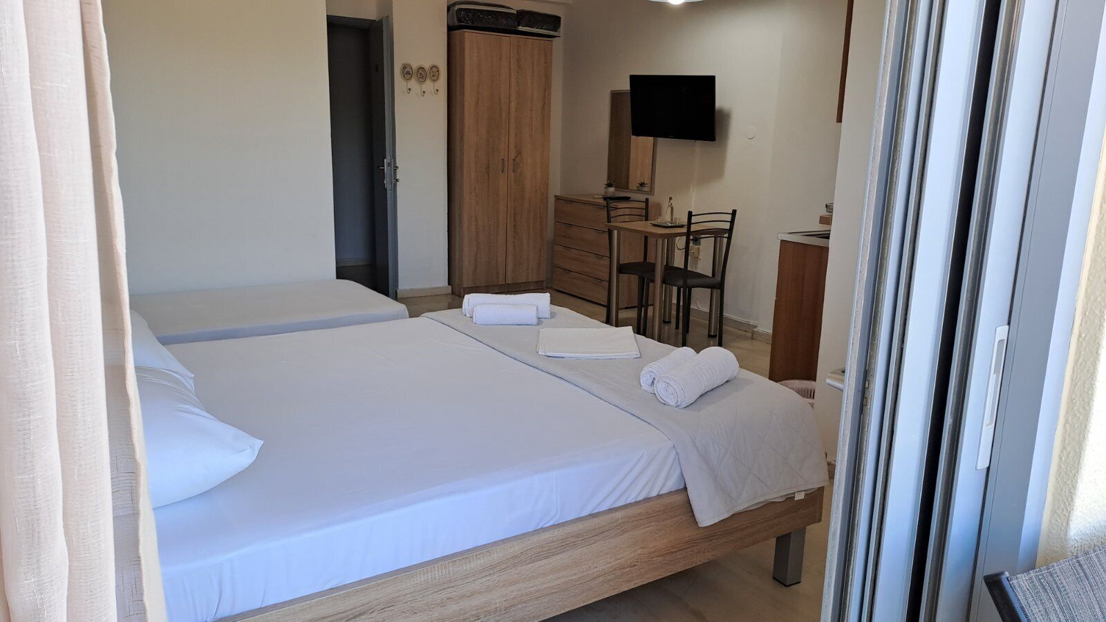 studio, sea view | soundproofing, free cots/infant beds, free wifi, bed sheets