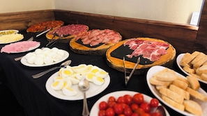 Daily buffet breakfast for a fee