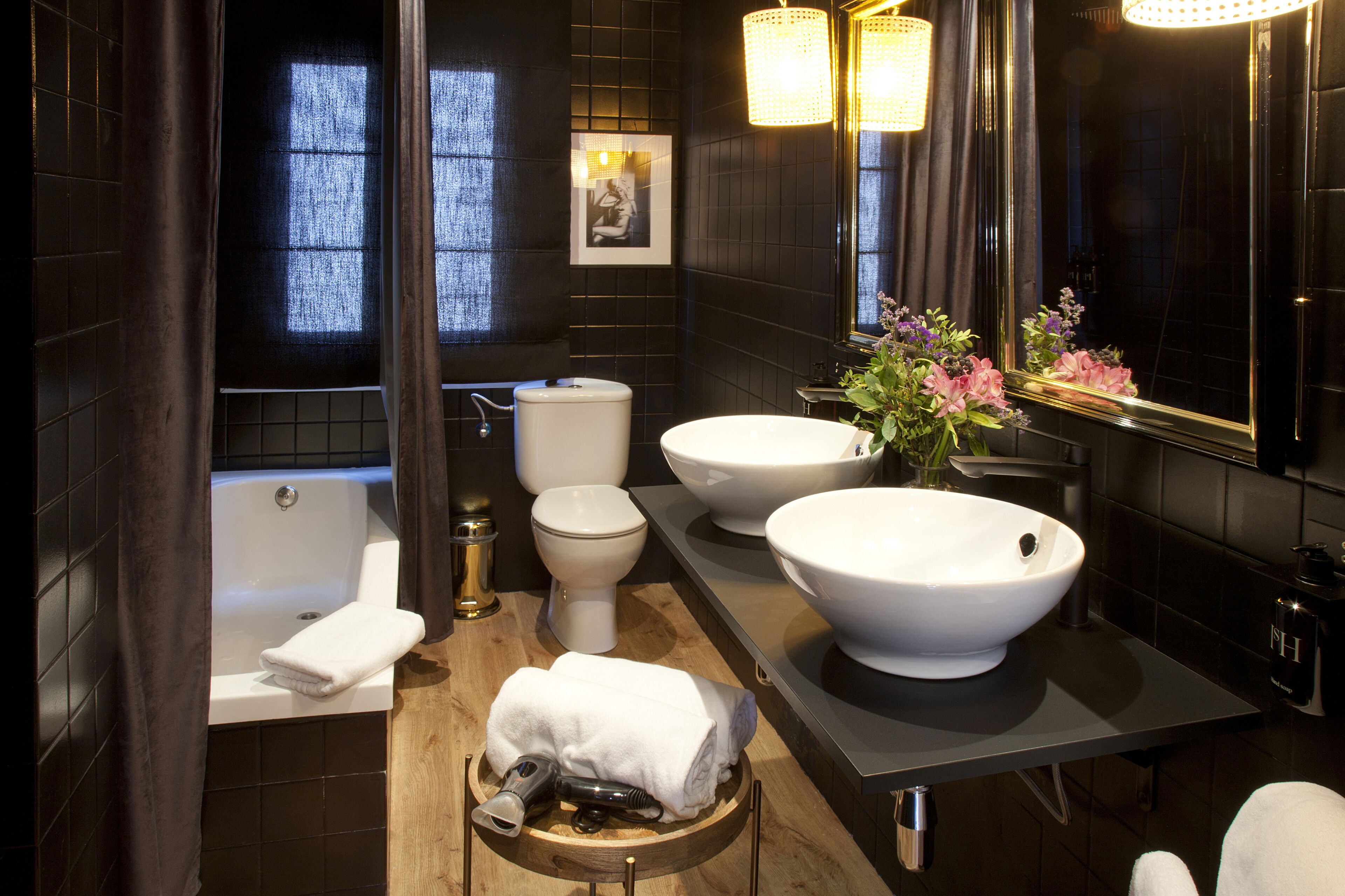 Deluxe Apartment | Bathroom sink
