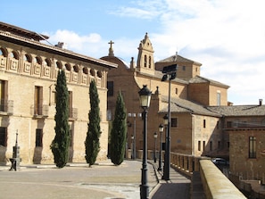 Exterior - Hospedería de Alesves (Villafranca)