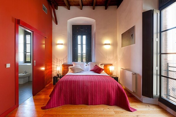 Minibar, bureau, espace de travail pour ordinateur portable