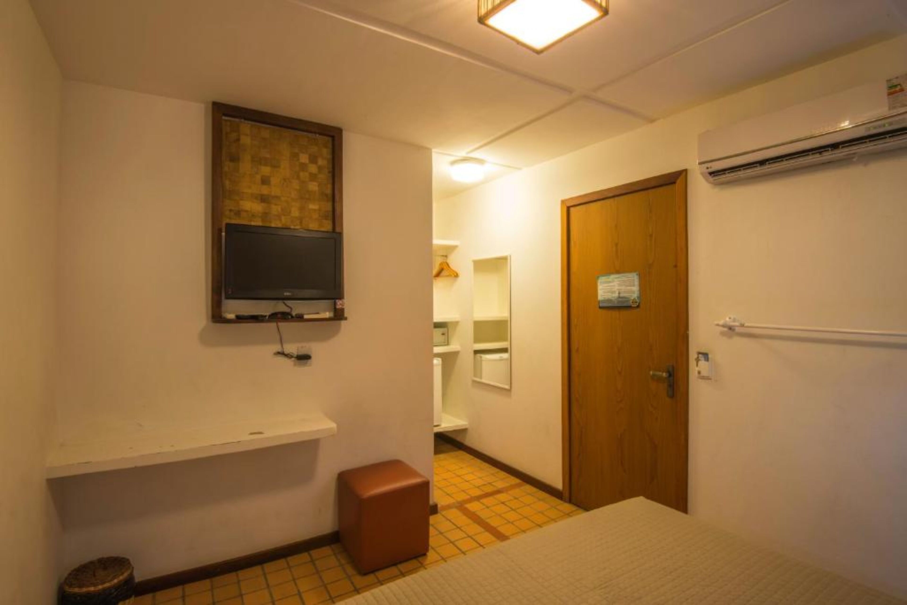 basic double room, 1 double bed | minibar, in-room safe, blackout curtains, iron/ironing board