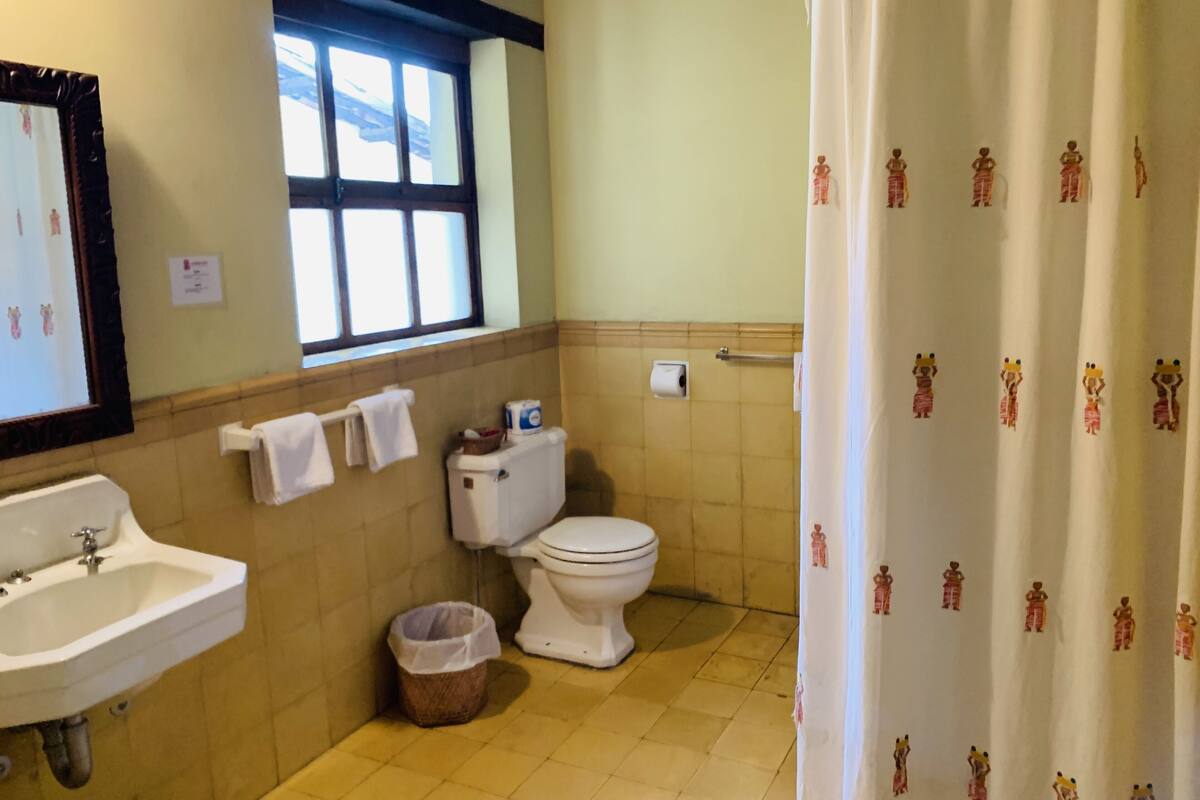 single room | bathroom | shower, free toiletries, towels