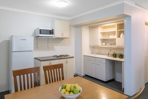 Apartment, 1 Bedroom (Full Kitchen) | Private kitchenette