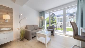 Junior Suite | Living area | Flat-screen TV