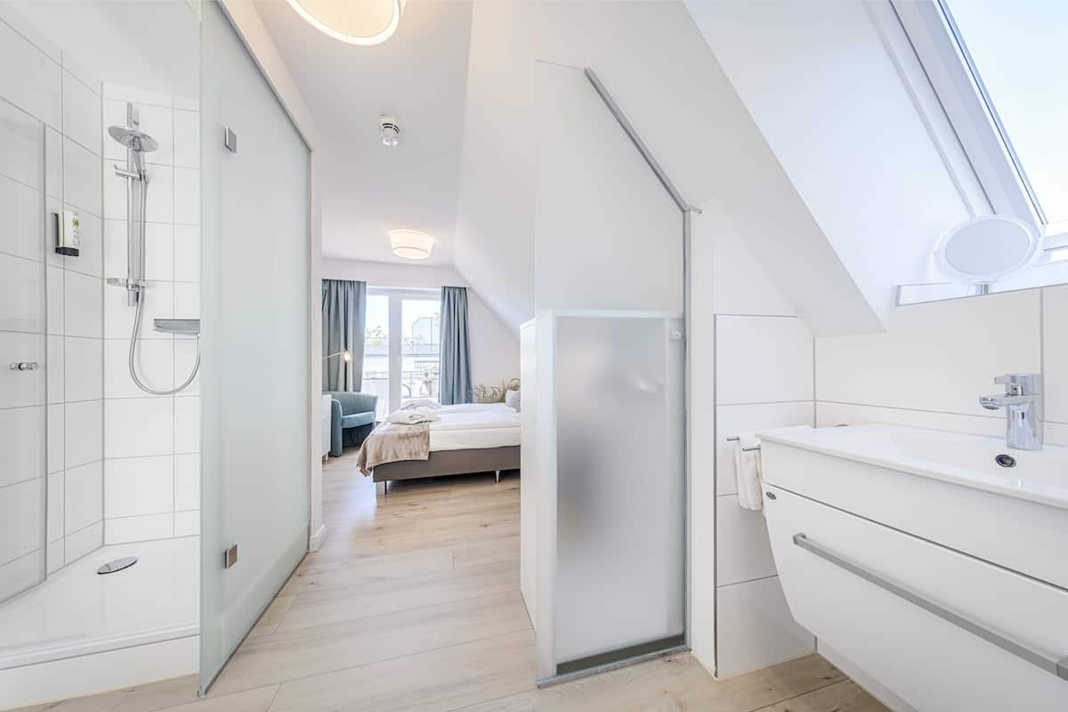 double room (budget) | 2 bedrooms, hypo-allergenic bedding, down duvets, in-room safe