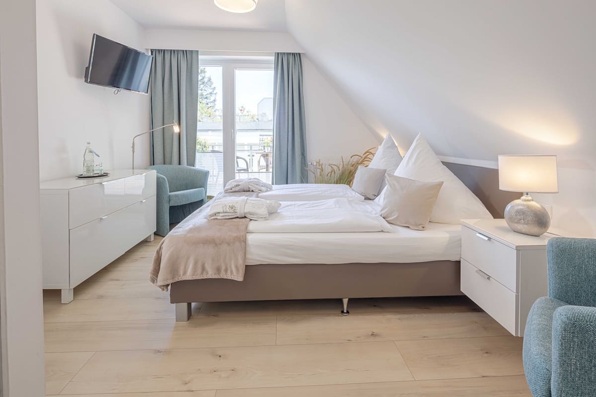 Double Room (Budget) | Hypo-allergenic bedding available, down comforters, in-room safe, desk