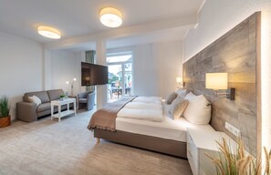 Hypo-allergenic bedding, down duvets, in-room safe - HofHotel Krähenberg (Groemitz)