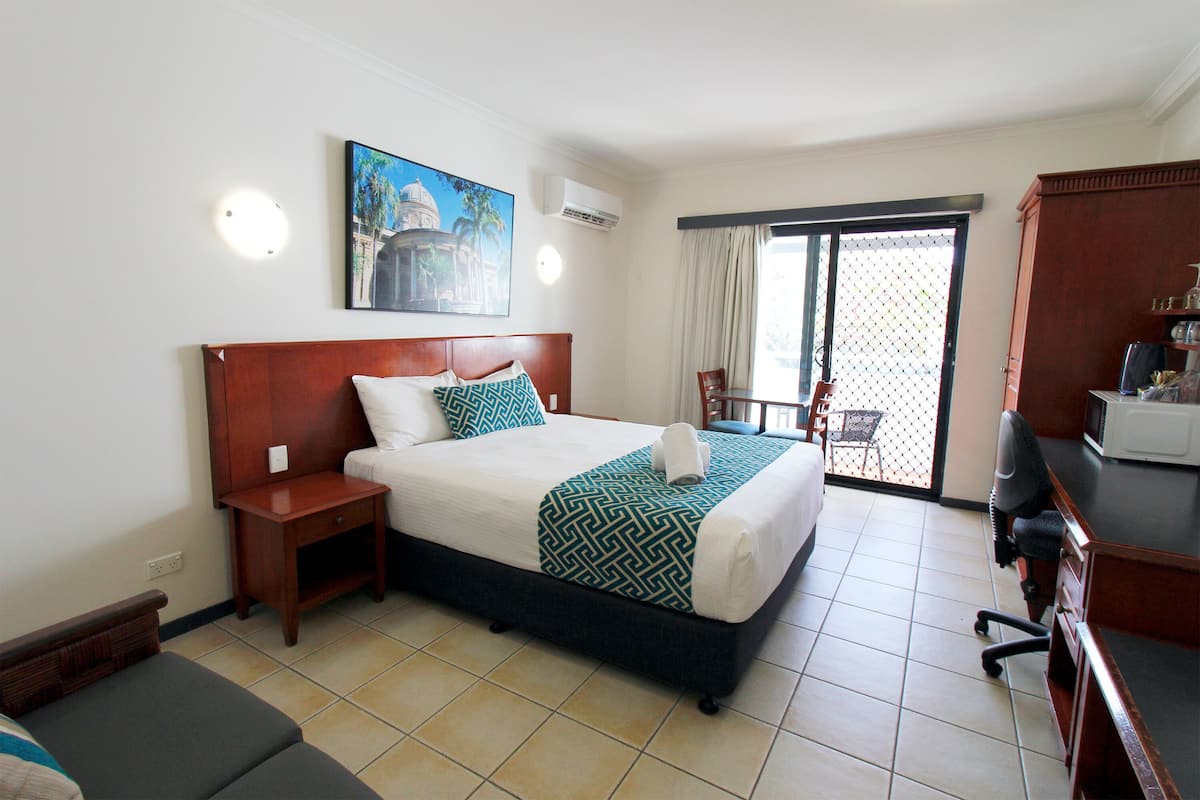 1 bedroom, desk, laptop workspace, blackout curtains