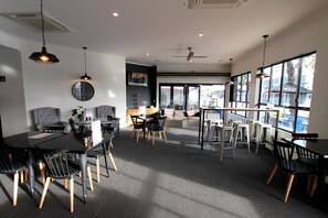 Se sirven desayunos, almuerzos y brunch