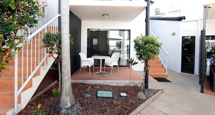 Coffee House Apartment Motel