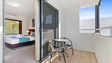 Deluxe Room, 1 Queen Bed, Bathtub | Terrace/patio