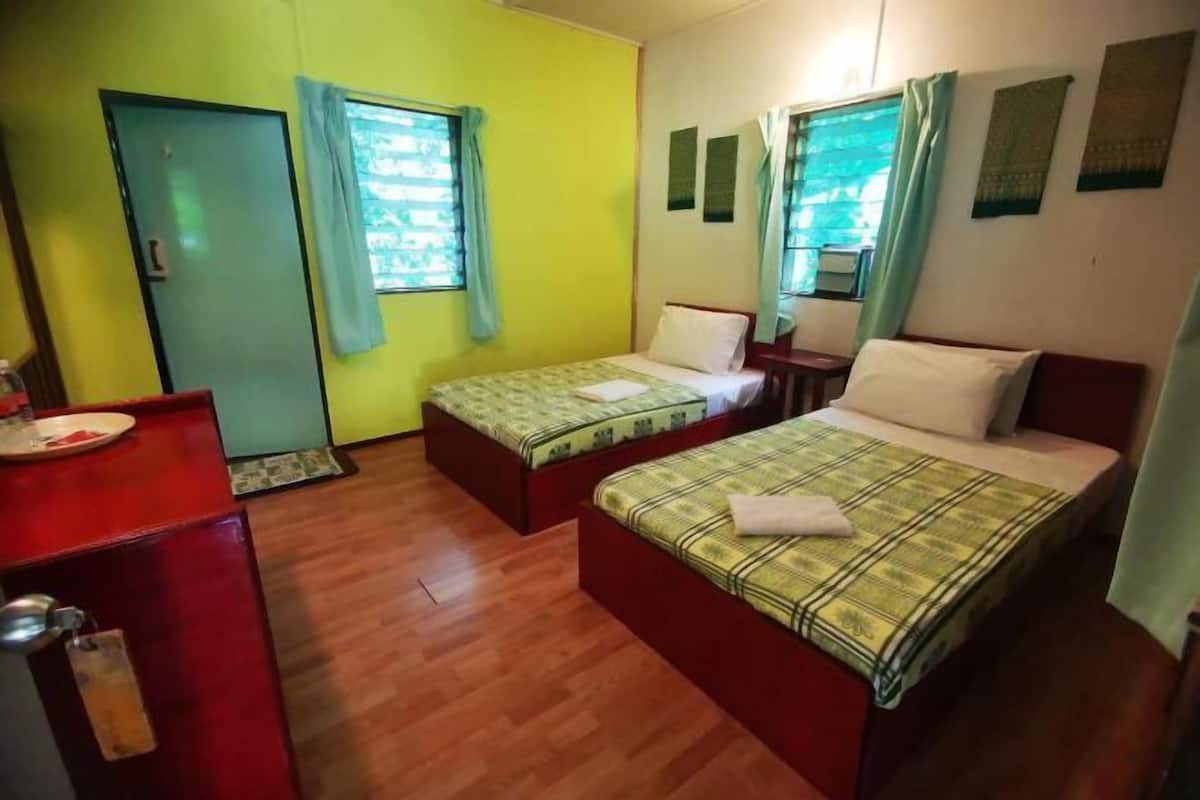In-room safe, free WiFi, bed sheets