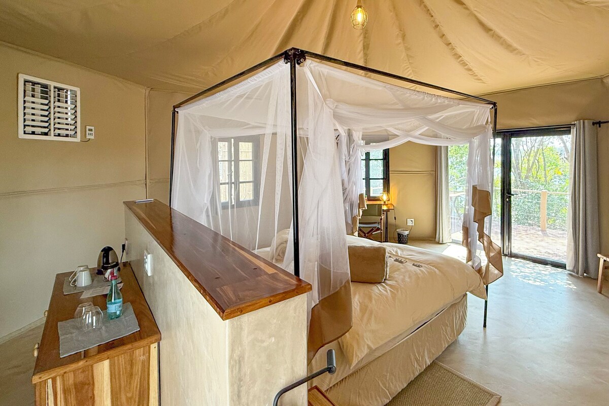 Luxury Twin Room, Balcony, River View | Individually decorated, individually furnished, bed sheets