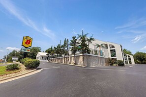 Exterior - Super 8 by Wyndham Branson / Shepherd of the Hills Exwy (Branson)