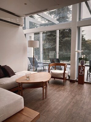 Sauna, steam room, body treatments, aromatherapy, hot stone massages