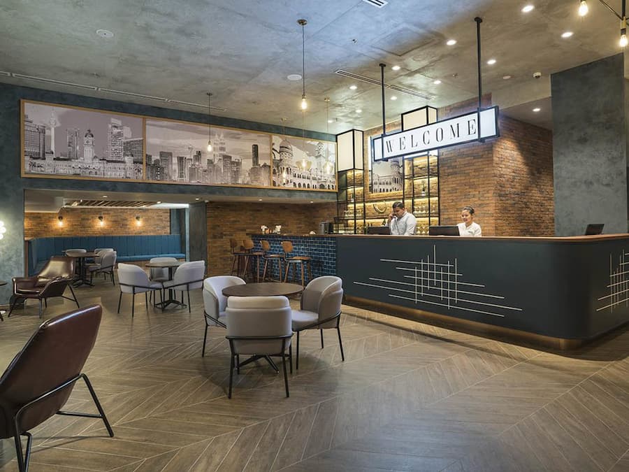 Área de estar no saguão