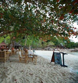 Breakfast, lunch and dinner served - Thongtapan Resort (Ko Pha-ngan)